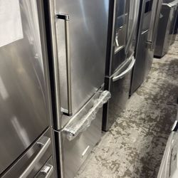 Kitchenaid 30 Inch Wide Two Door Refrigerator Bottom Freezer Fridge