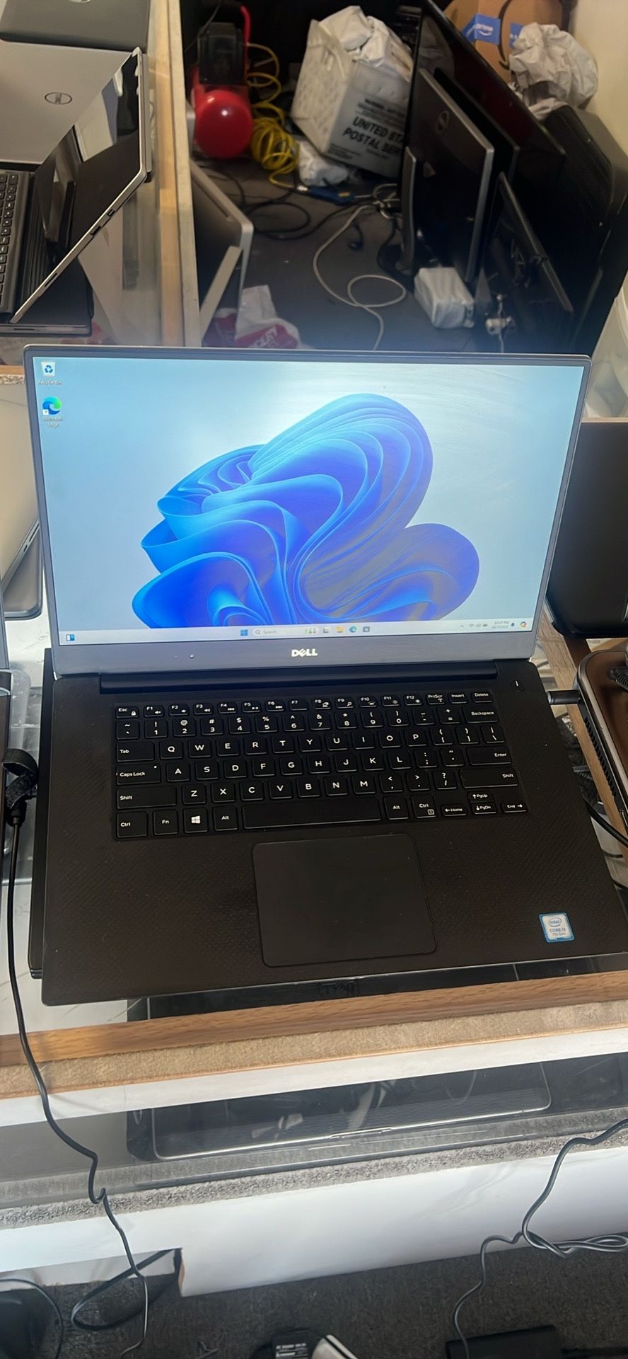 Dell XPS 8GB RAM 256GB SSD Core i3 Windows 11 Pro