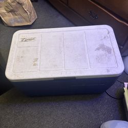 Ice Chest For Sale Like New Inside Very Clean 30$ 