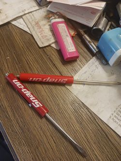 2 SNAP ON MAGNETIC SCREWDRIVERS 