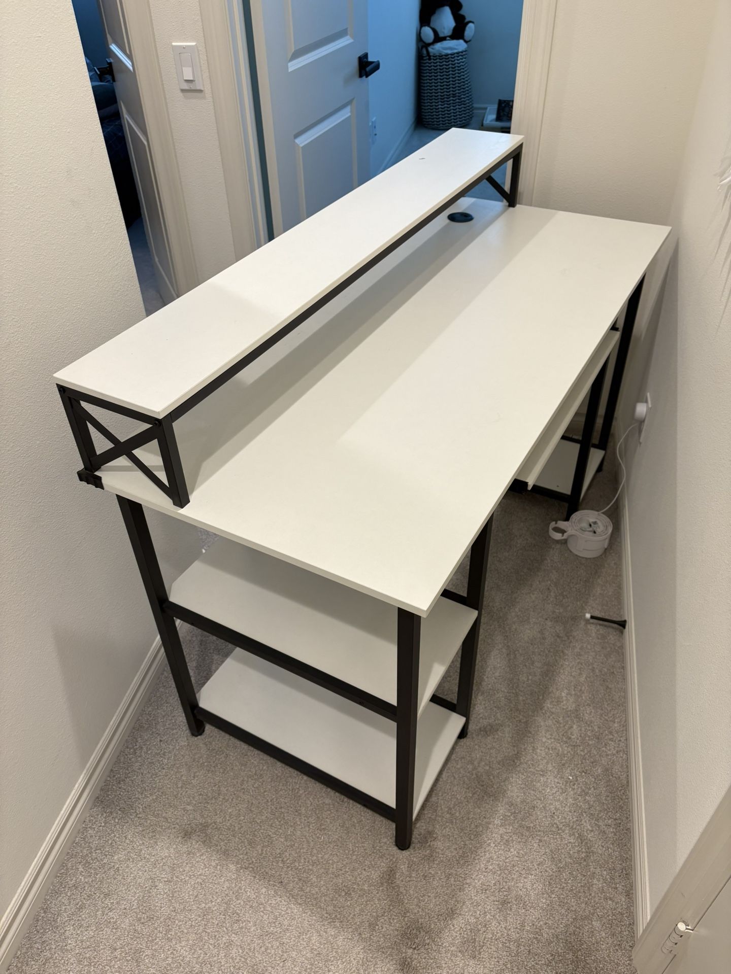 Computer desk