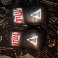 Title boxing gloves 