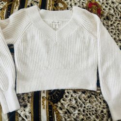 Happily Grey V neck sweater lilac color size L cream