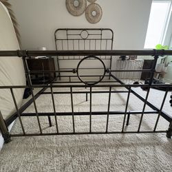 Queen bed frame - Rust Gold 