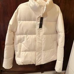 Essential Puffer Jacket 
