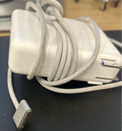 Apple MacBook MagSafe 140W USB-C Power Adapter