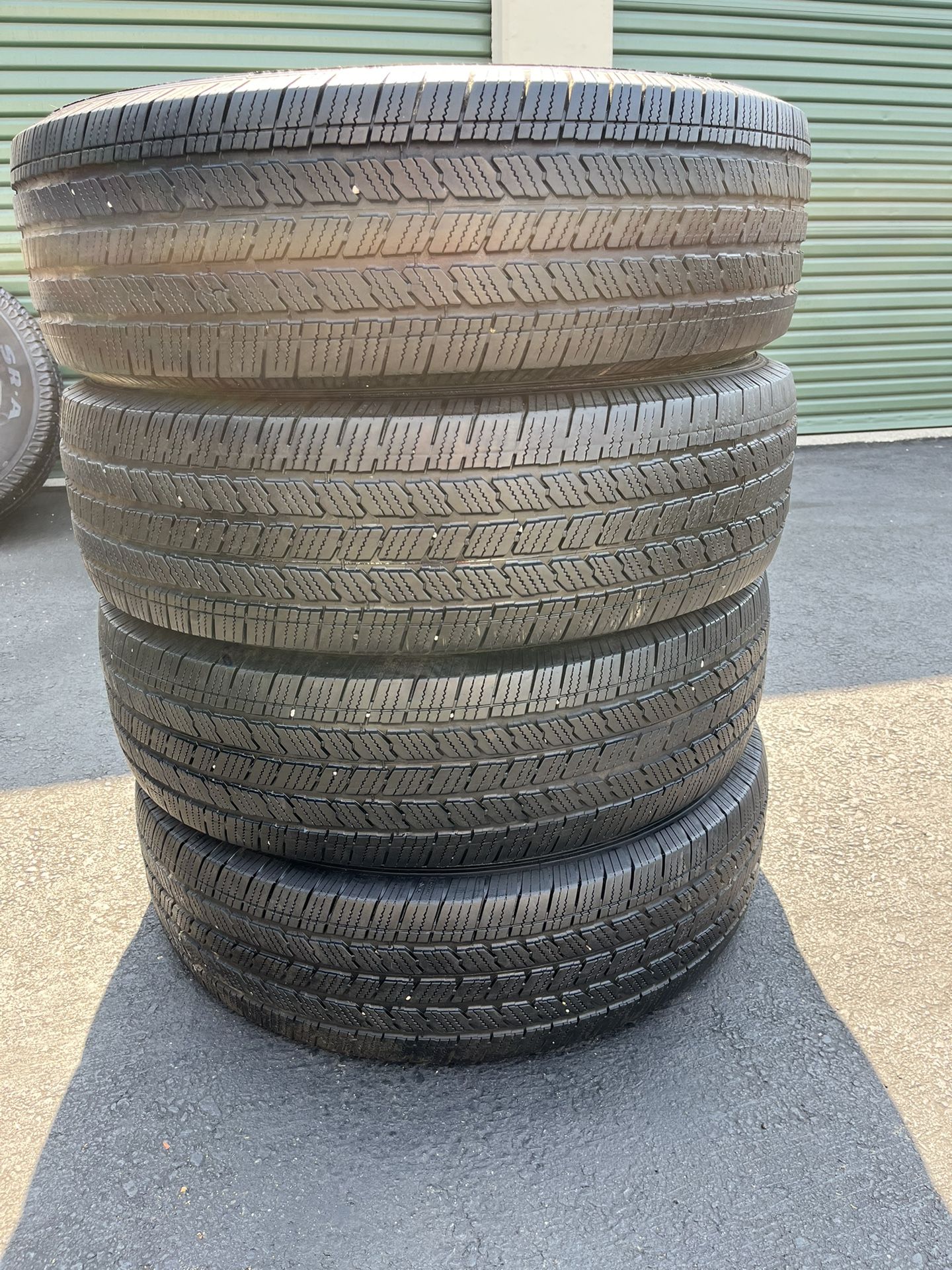 (4) 245/75R17 Michelin