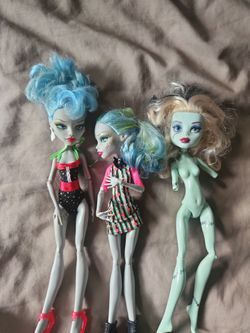 J: Ghoulia Yelps Frankie Stein