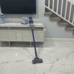 dyson cyclone v10
