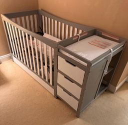 Graco 4 in 1 Convertible Crib