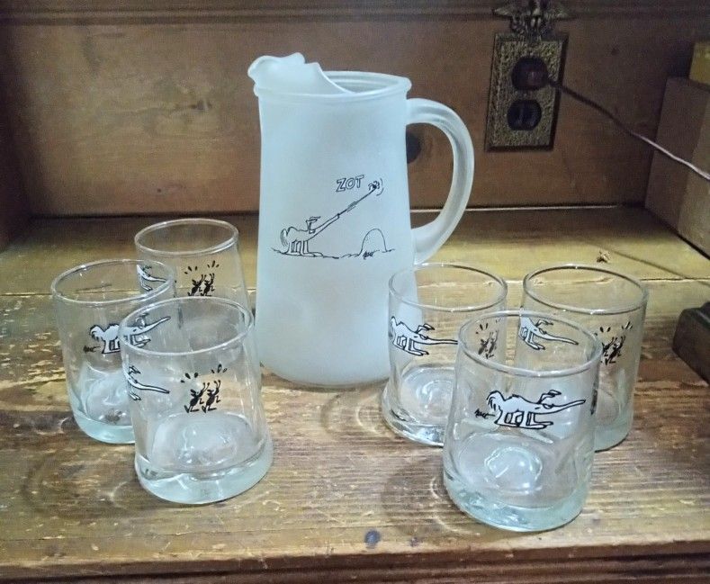 RARE VTG B.C. Comics Frosted Pitcher and Set of Rock Glasses