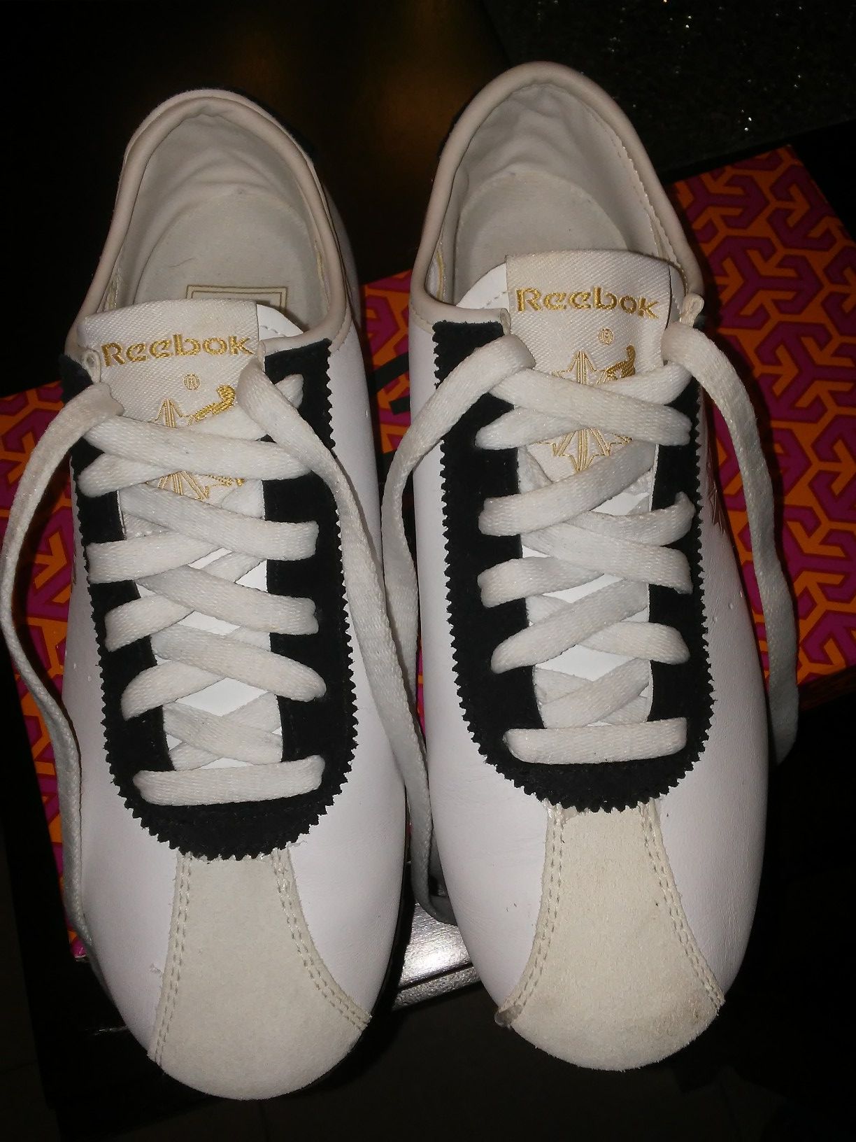 Women's Reebook Racing Club sneakers shoes. Color white leather