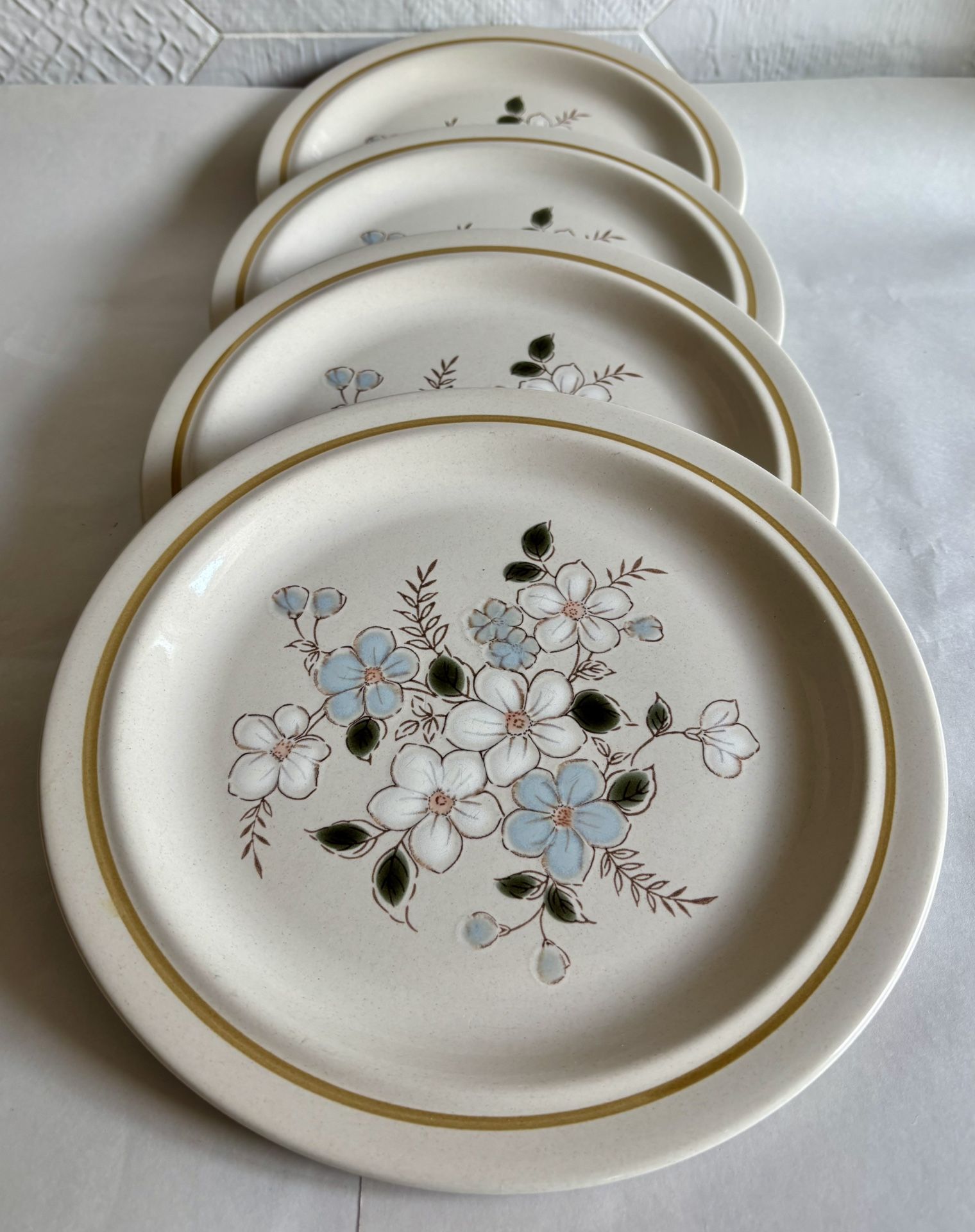 Set Of Four Vintage Kingsbury Autumn Flowers Stoneware Dinner Plates
