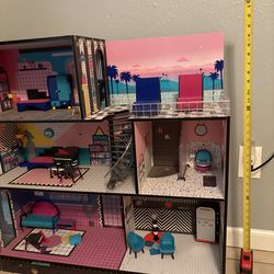 LOL Surprise 3 Story Dollhouse