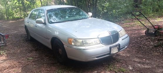 1999 Lincoln town car