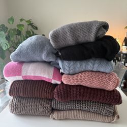 Lot Of Women’s Sweaters (10)