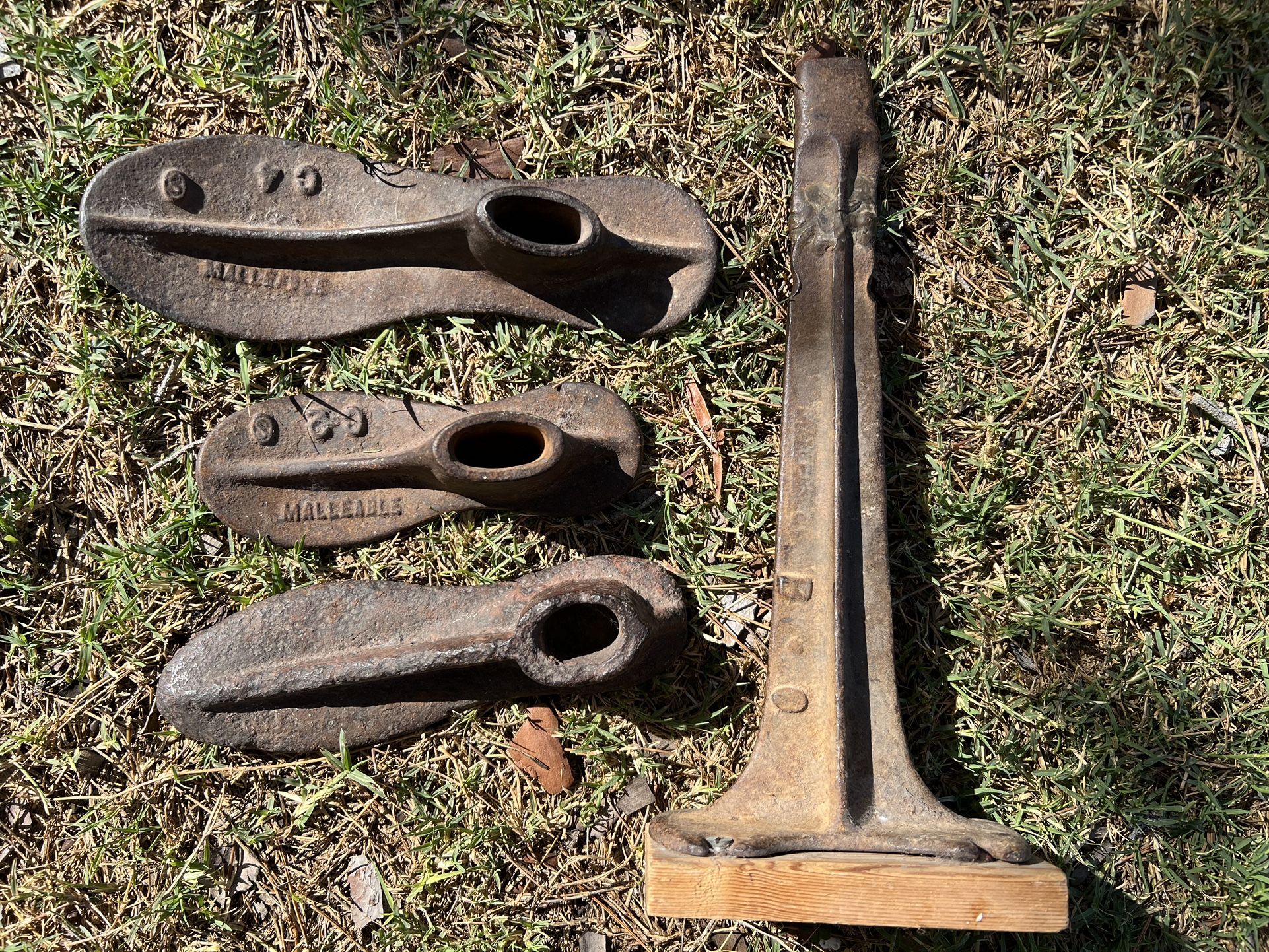 Antique Cobblers Shoe Repair Stand & 3 forms Warranted Cast Iron