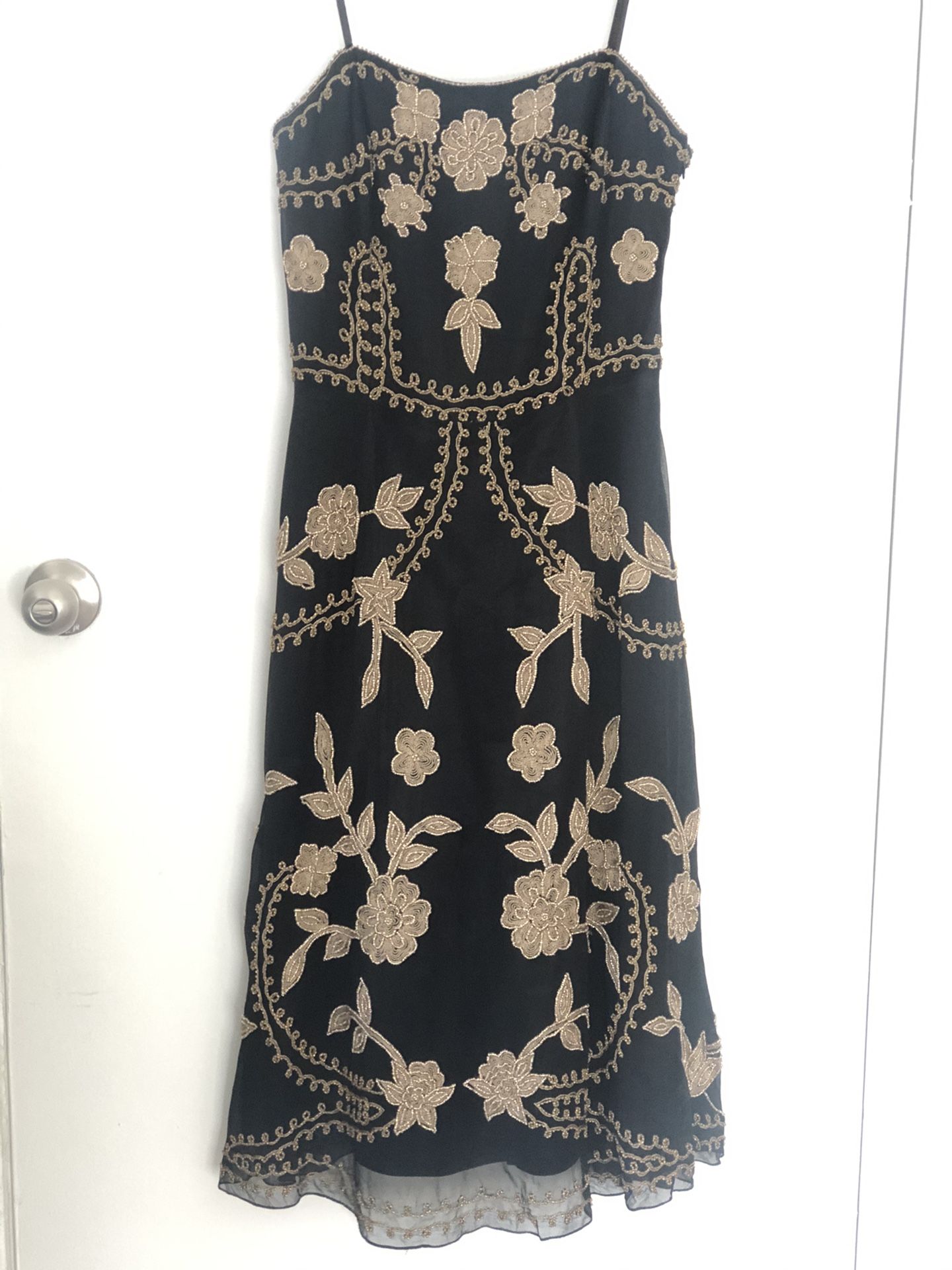 Adrianna Papell Evening gown - www.disolcolor.com