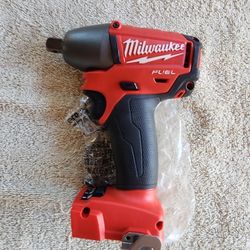 Milwaukee
M18 FUEL  18V Lithium-Ion Brushless Cordless 1/2 in. Impact Wrench w/ Pin Detent (Tool-Only)