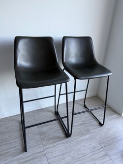 Set of Bar Stools – Excellent Condition