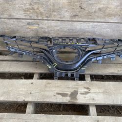 2018-2021 Toyota Camry XLE/LE Upper Grille 