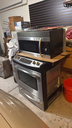 Stove and Microwave set