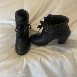 Woman’s Lace Up Boot Size 9