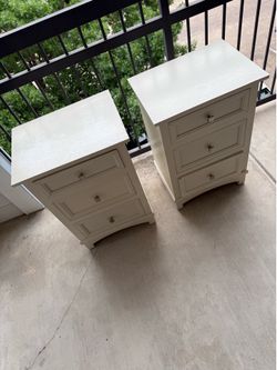 Pair of Matching 3-Drawer Nightstands / End Tables