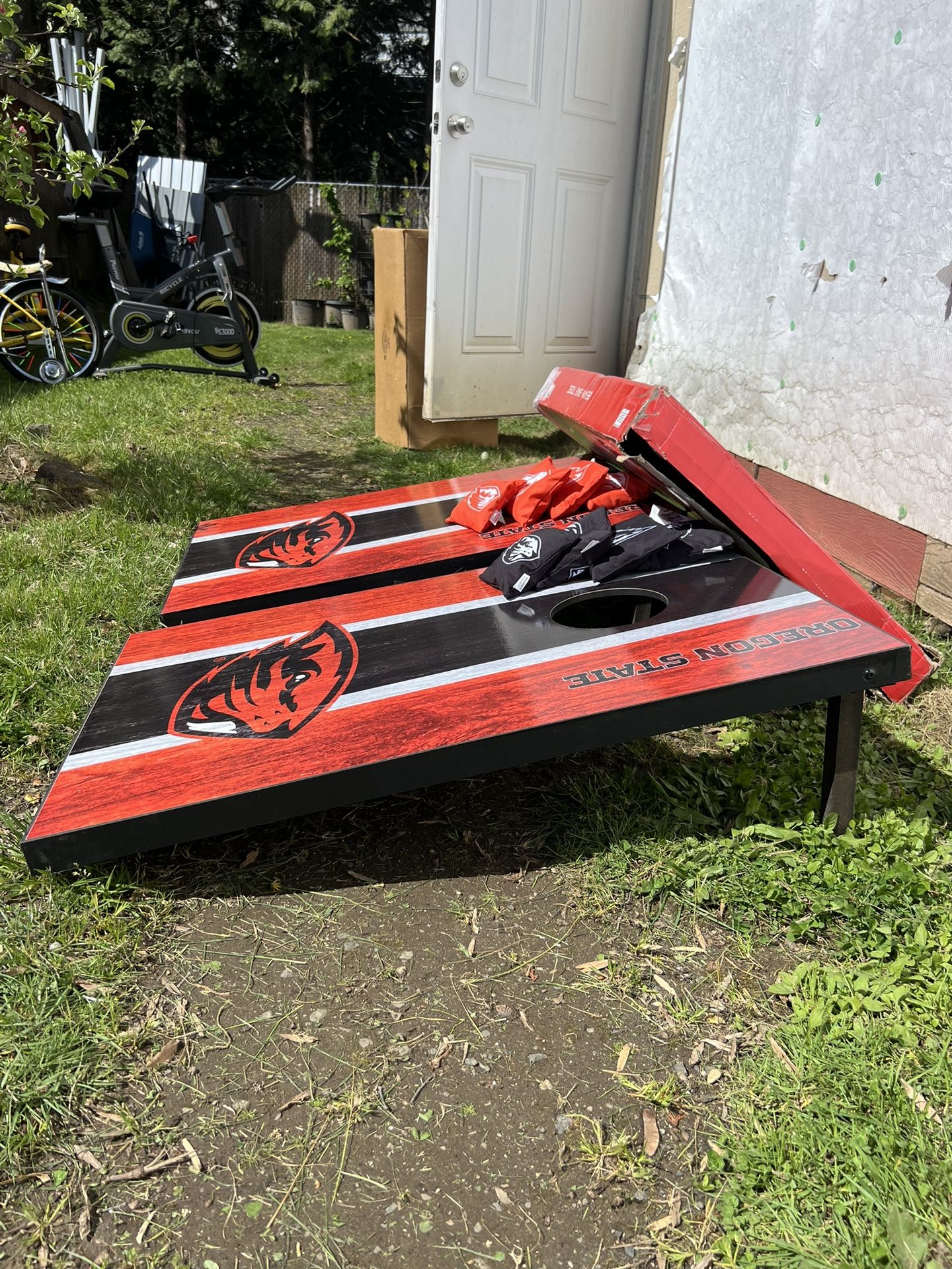 Set Of Cornhole Boards And Bags Of Oregon St