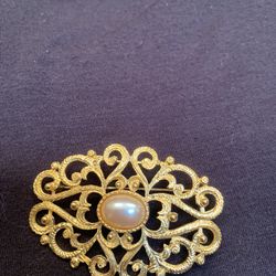 Premier Designs Brooch Pin Gold Tone And Faux Pearl
