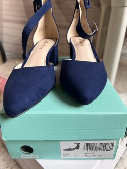 NEW Women Pumps with Ankle Strap -2.25 Inch ( size 6)