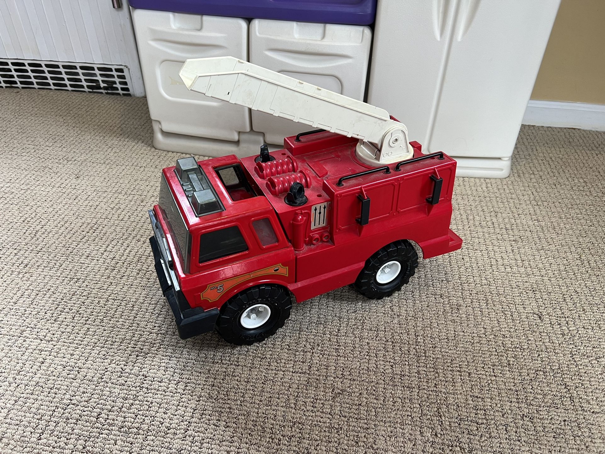 Vintage 1999 Tonka Truck Fire Dept. No. 5 Bucket & Ladder Model 90219 Red