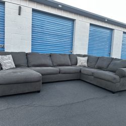 Gray Sectional Couch 🚛🚛 Free Delivery 🚛🚛