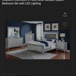 Queen Bedroom Set W/ LED lights On Headboard And Mirror. 