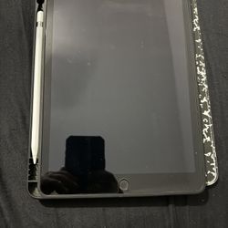 iPad(7th Generation) W/ Apple Pen(1st Generation)