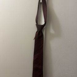 Burberry tie (stained ) read