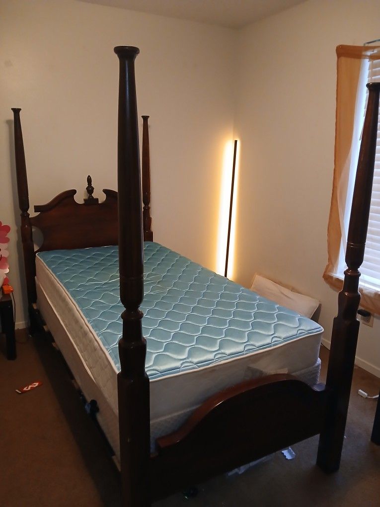Twin Bed & Mattresses W/Box Spring