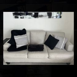 Like New Pull Out Sofa Couch Sleeper