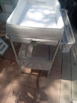 Sweeby baby changing table