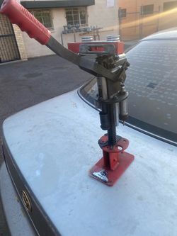 Shotgun reloading tool