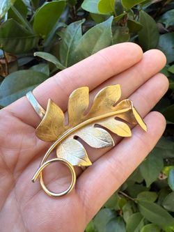 Gold tone Leaf Design 2 in One brooch/pendant