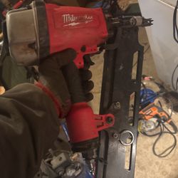Milwaukee Roofing Nail Gun