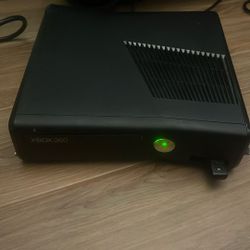 BUNDLE XBOX36010GB2CONTROLLERS+GAMES