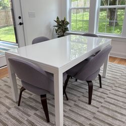 Dining Room Table and Chairs For Sale