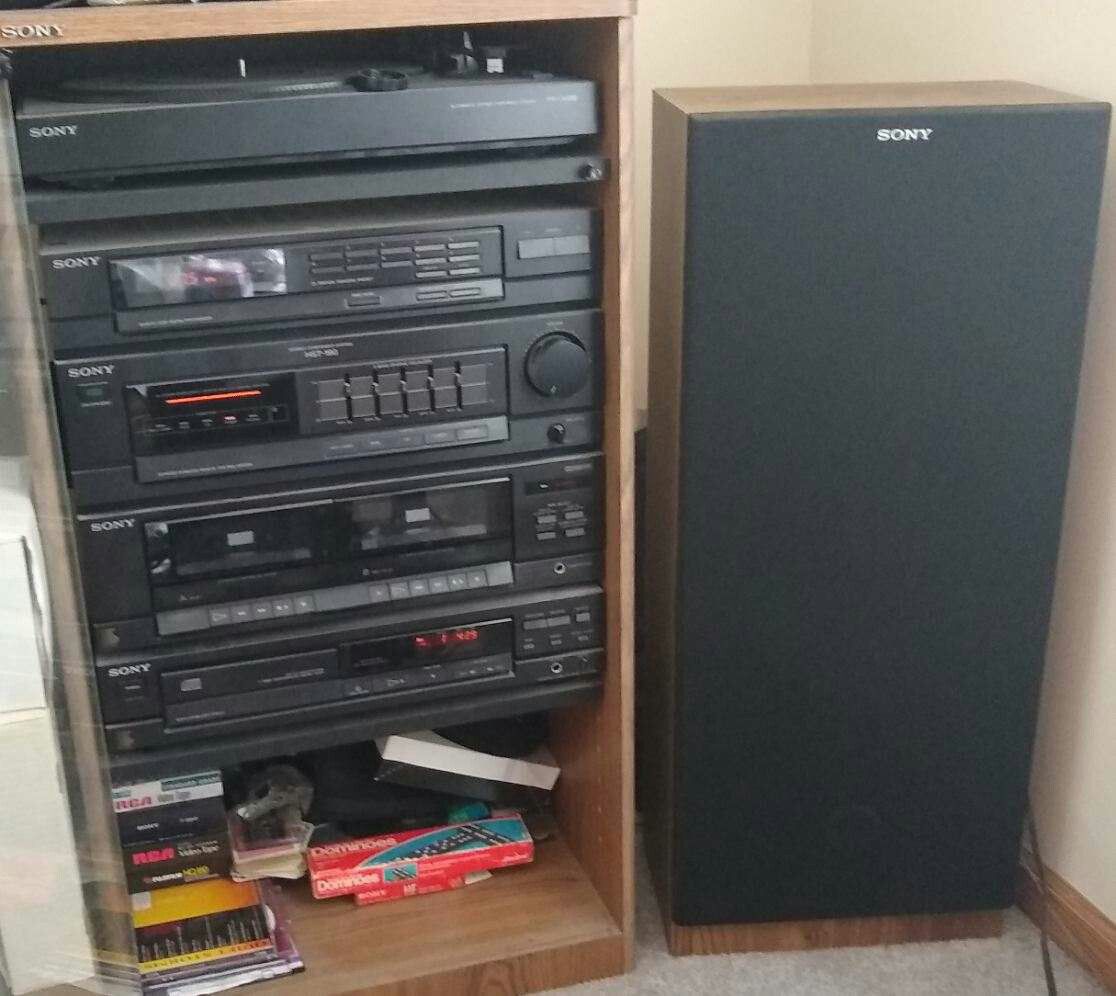 Sony stereo system with 2 full size speakers