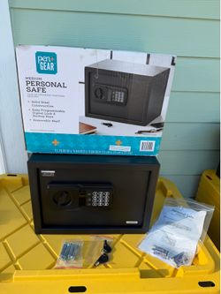 New Pen Gear Still In Box Medium Size Digital Safe