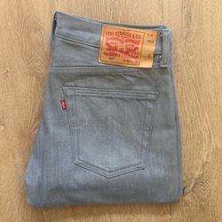 Grey Levi 501’s - Size 33x30