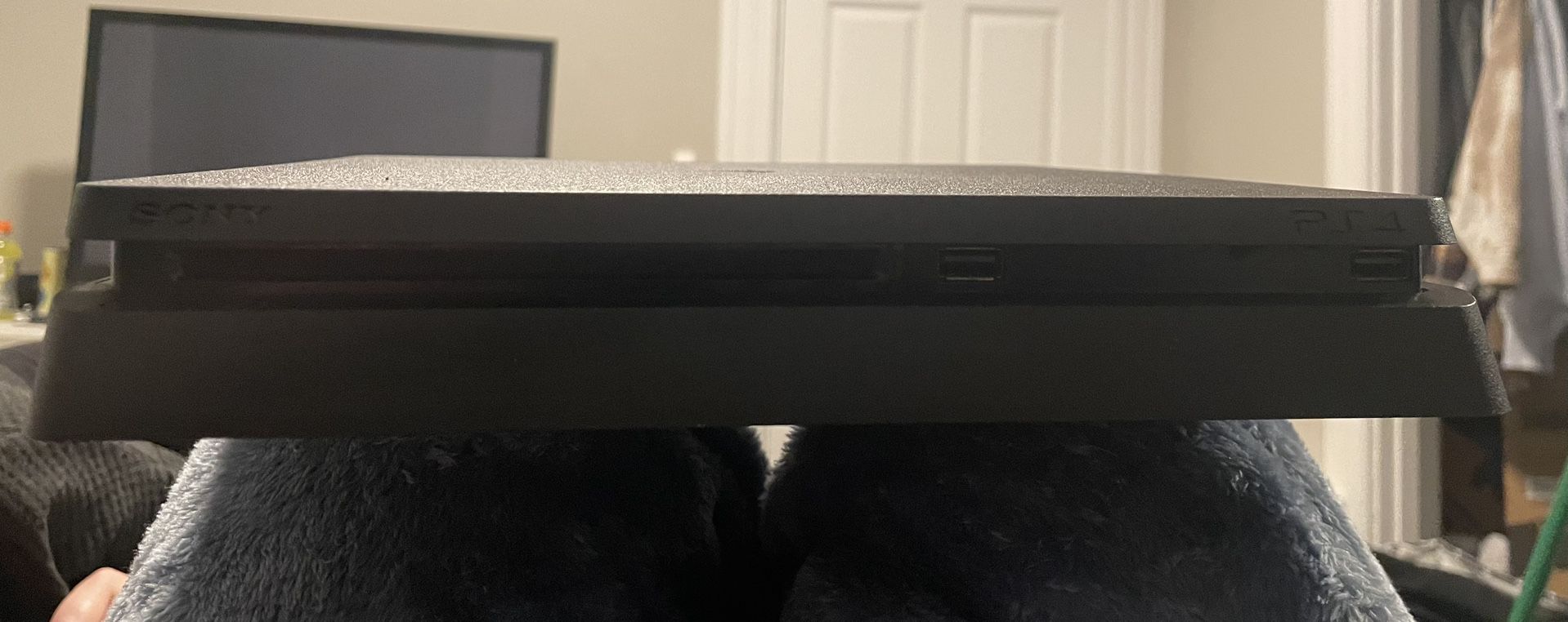 Used Slim Ps4   (negotiable ) 