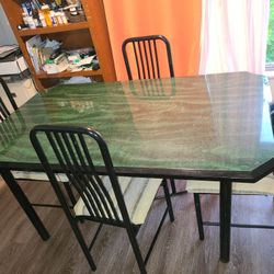Dining table with four chairs-- Moving Sale‼️ Orlando