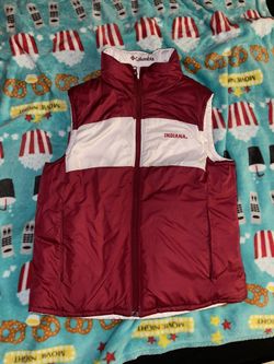 Woman's Reversible IU Columbia Puffer Vest